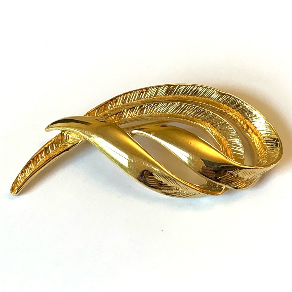 Vintage Gold Tone Swirl Brooch Polished and Brushed Texture Abstract Modernist